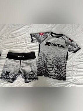 Xmartial Gray Snake-Print Rash Guard Set